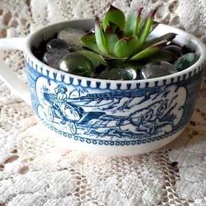 Old village vintage coffee cup with hen and chicks
